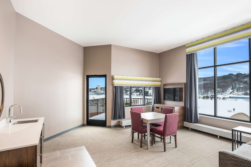 Hampton Inn & Suites Houghton - photo 14