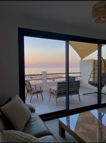 T2 Vue Sur Le Port Jacuzzi Terrasse Et Parking — hotel in Carry-Le-Rouet