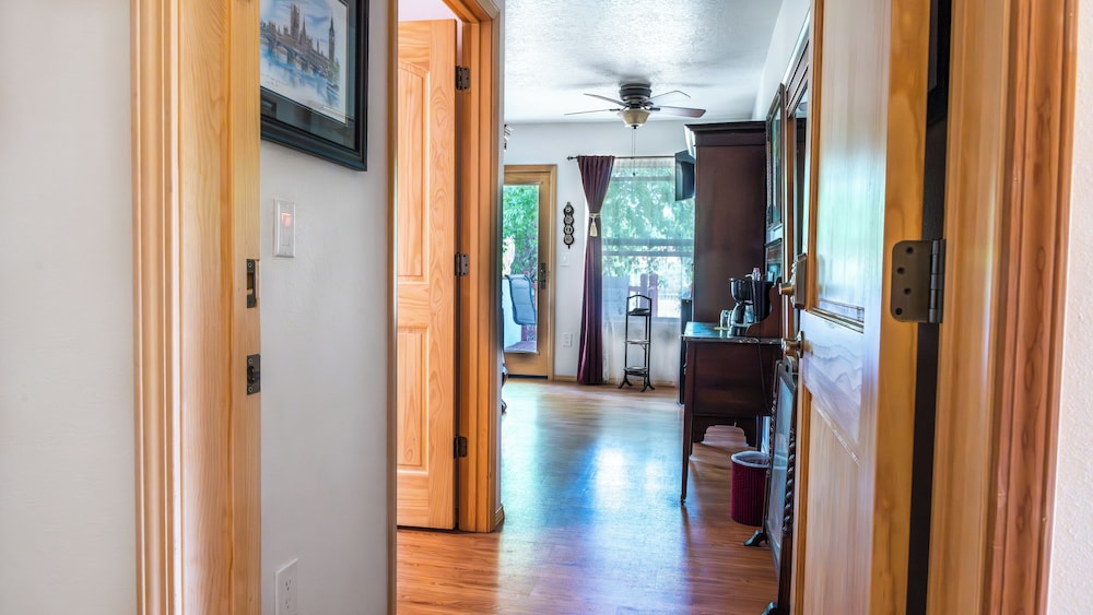 Red Horse Bed and Breakfast - photo 25