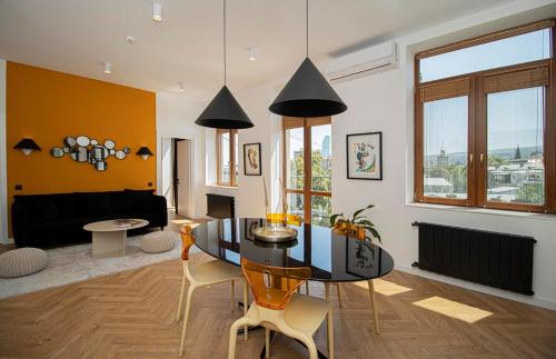 Chic 2BR Center Apt with View By Wehost — 4-Star Luxury Hotel in Tbilisi, Georgia