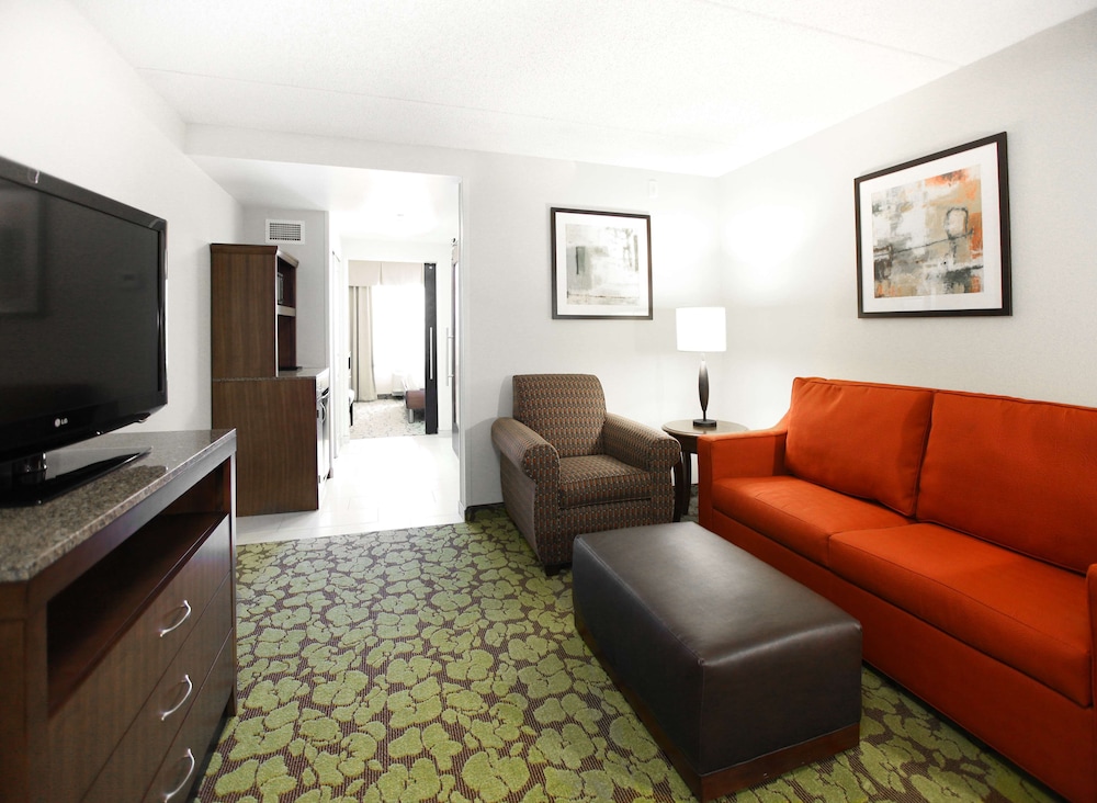 Hilton Garden Inn Olathe - photo 9