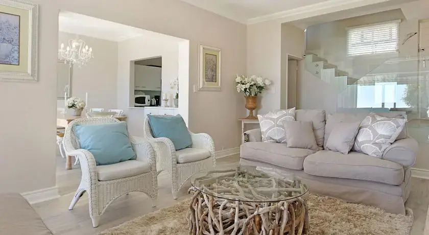 Rontree Heights 4 — 4-Star Luxury Hotel in Camps Bay, South Africa
