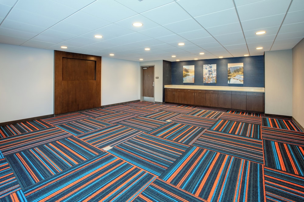 Hampton Inn & Suites by Hilton La Grande - photo 38