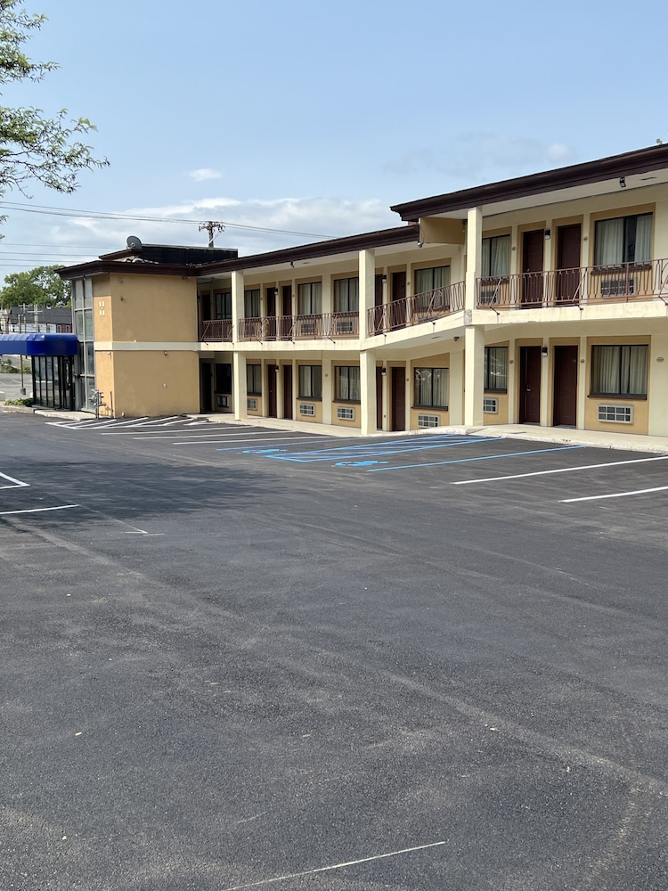Executive Inn Schenectady - photo 13