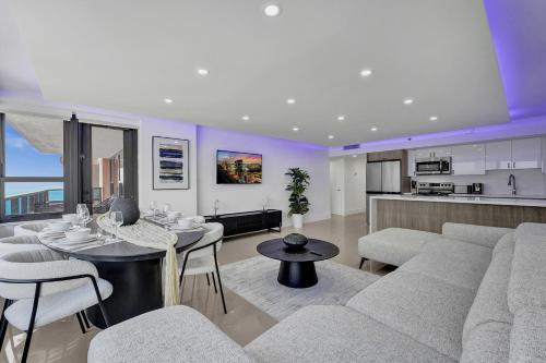 Amazing 3 bedrooms 3 bathrooms Beach Resort 1518 in Miami Beach, United States