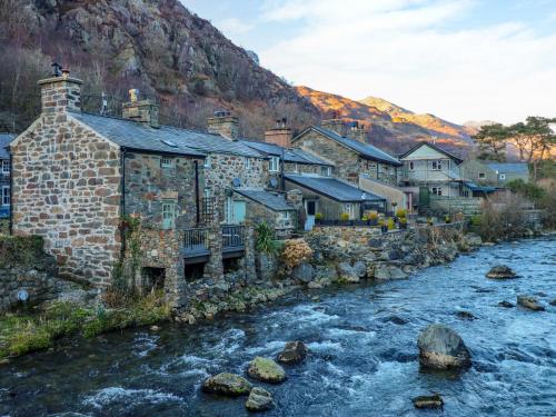 Llety - carbon neutral hotel in Caernarfon