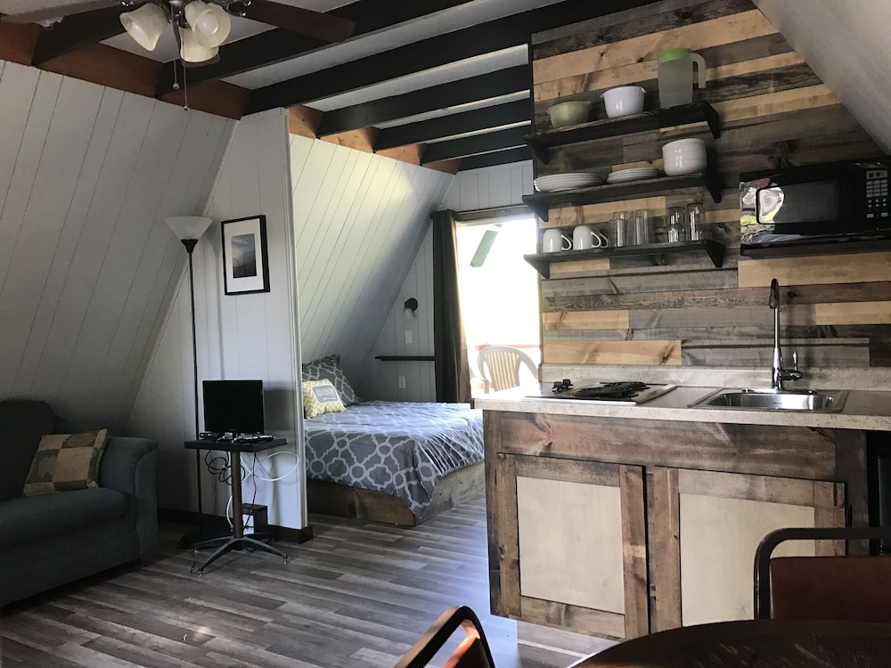 Calm Waters Cabin Resort - photo 11
