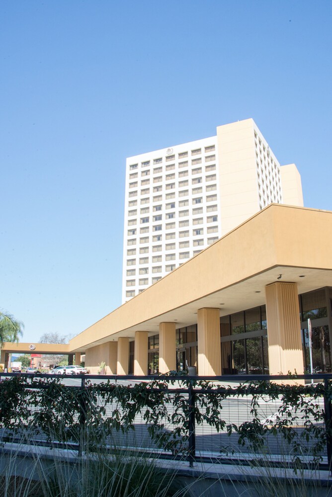 Kasa Orange County Apartments — 4-Star Luxury Hotel in Orange, United States