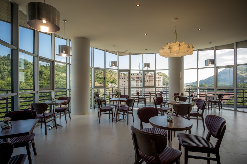 Sky Hotel - carbon neutral hotel in Shkoder