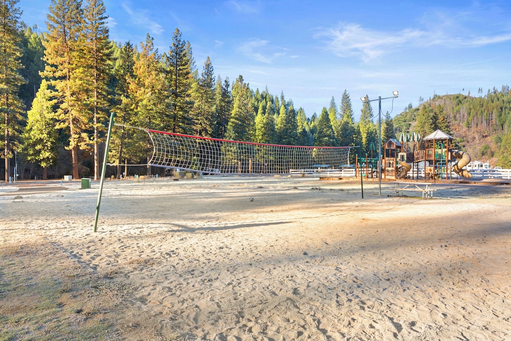 Yosemite Lakes RV Resort - photo 41