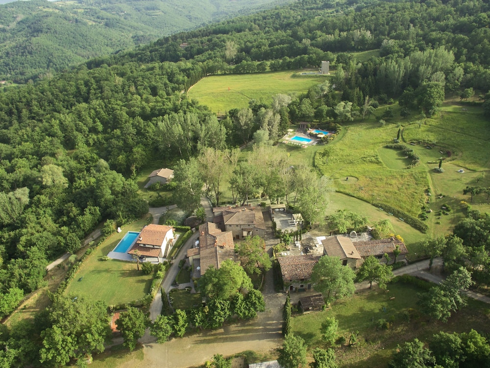 Fattorie di Celli — 4-Star Luxury Hotel in Poppi, Italy