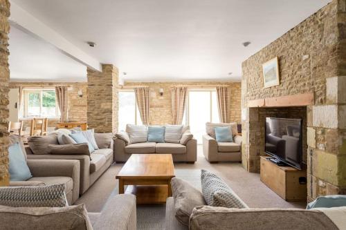 Stanton House 6 bedroom 5 bath — 4-Star Luxury Hotel in Cheltenham, United Kingdom