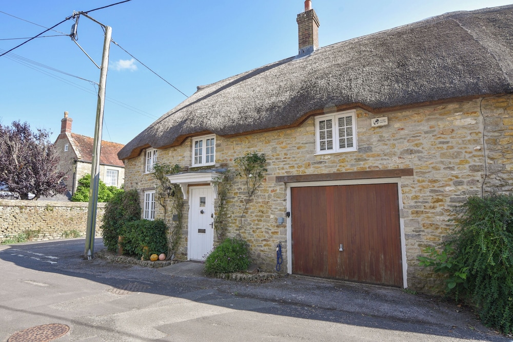 Stable Cottage — 4-Star Luxury Hotel in Bridport, United Kingdom