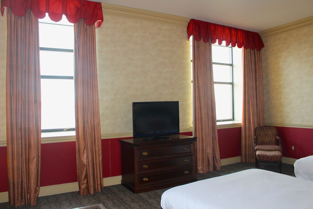 Roberts Riverwalk Urban Resort Hotel - photo 20