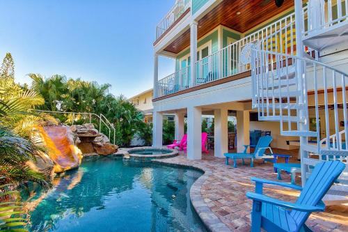 Golf Cart Included Close to Beach Pool Slide Spa Elevator — 4-Star Luxury Hotel in Bradenton Beach, United States