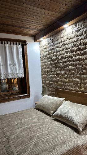 Eni entire guesthouse parking on site — Berat — photo 2