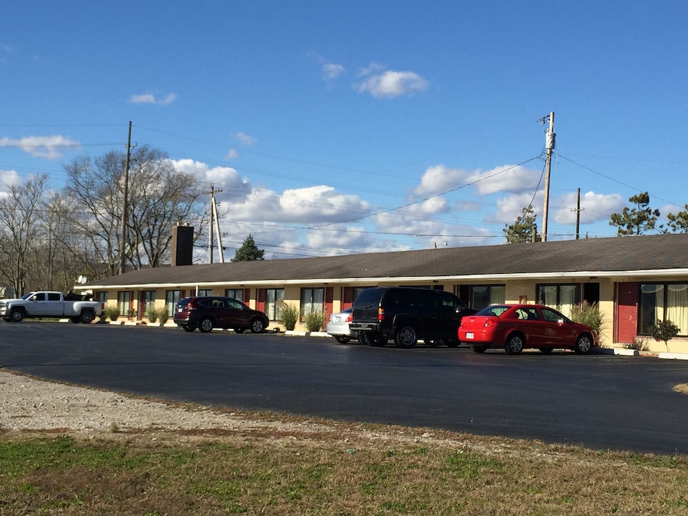 Town and Country Motel - photo 23