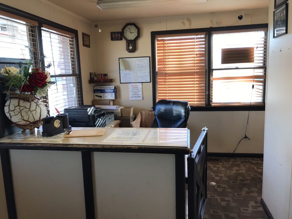 C&H Motel El Dorado Springs - photo 18