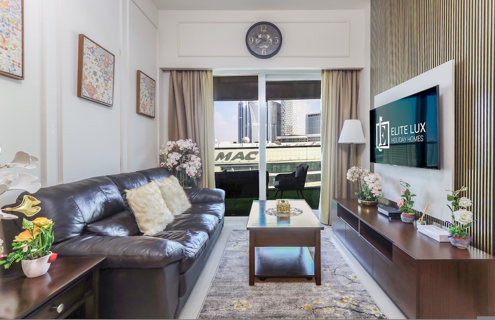 Business Bay Gem1 bd apt with Scenic Canal Views — 4-Star Luxury Hotel in Dubai, United Arab Emirates