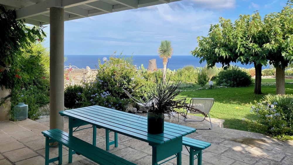 Italianway Villetta Paradiso — 4-Star Luxury Hotel in Santa Cesarea Terme, Italy
