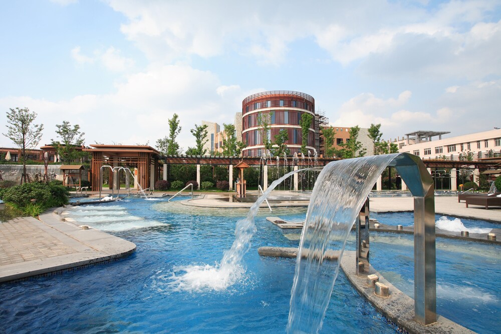 Phoenix Hotspring Resort — 4-Star Luxury Hotel in Suzhou, People's Republic of China