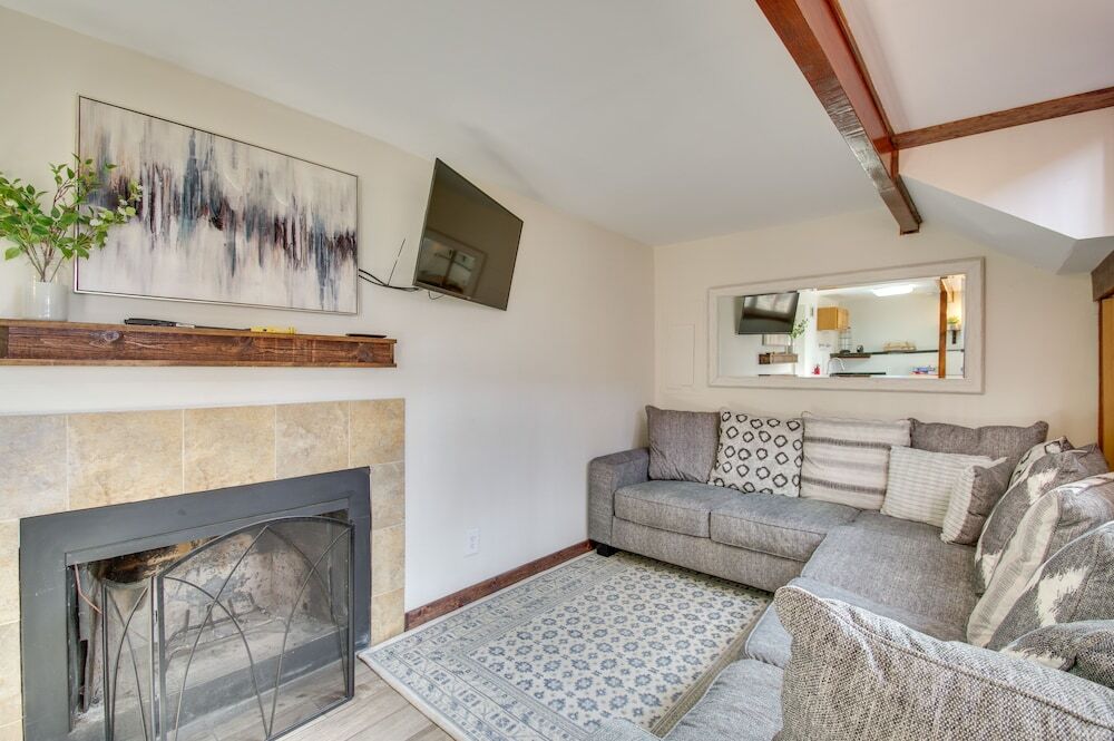 Cozy Hillside Hideaway in Wintergreen Resort - photo 3