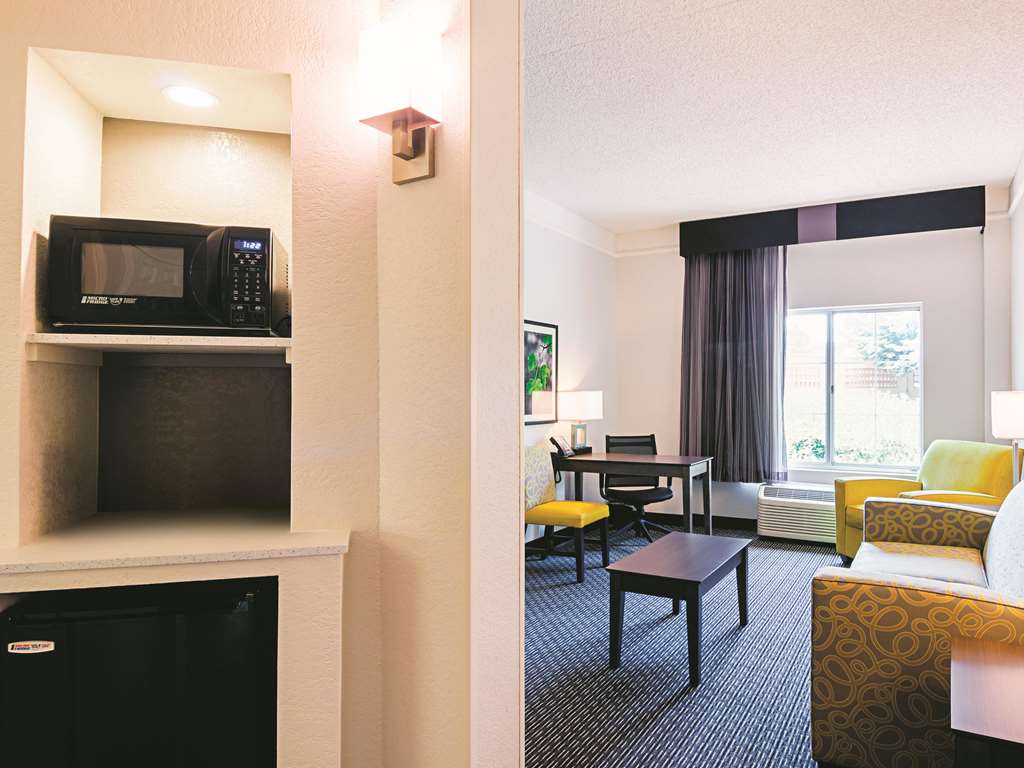 La Quinta Inn & Suites by Wyndham Denver Airport DIA - photo 37