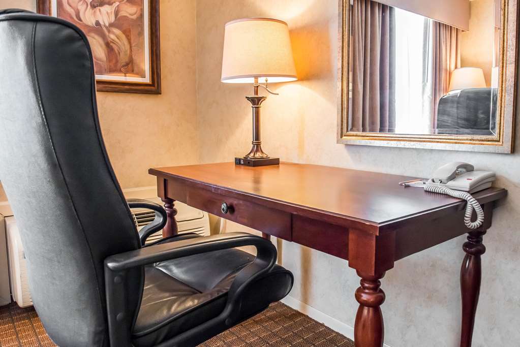Quality Inn Pittsburgh Airport - photo 11