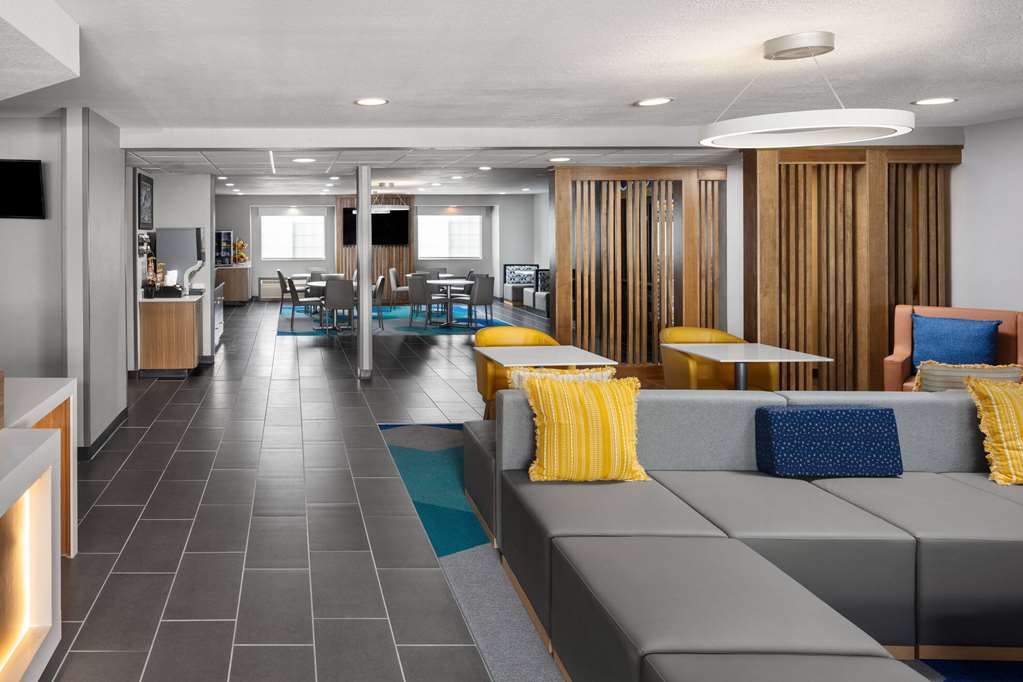 Microtel Inn & Suites by Wyndham Rapid City - photo 8