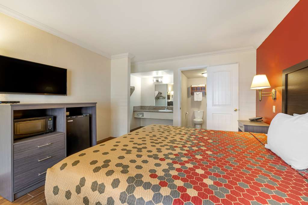Econo Lodge Moreno Valley - photo 9