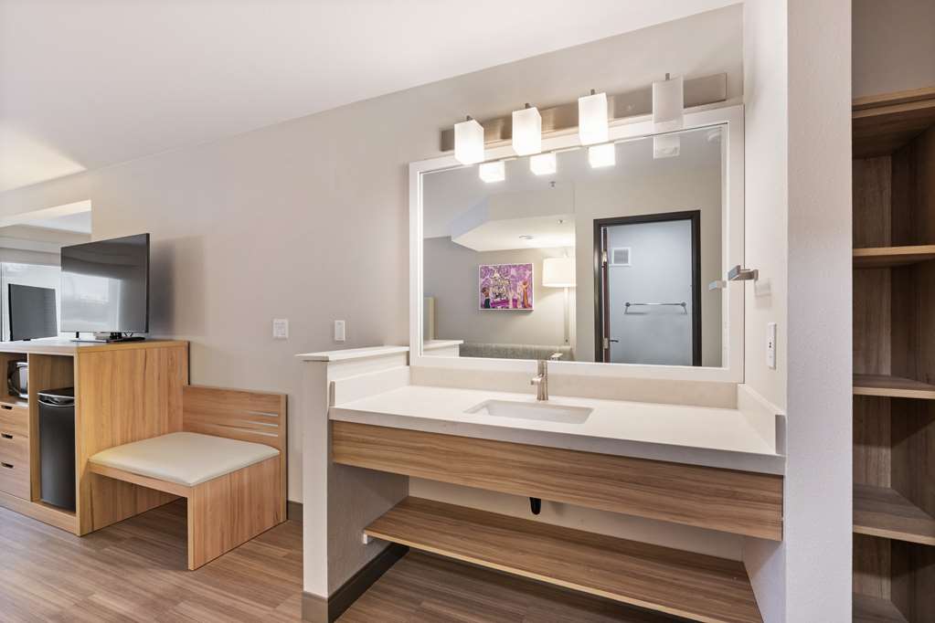 Best Western Lake Oswego Portland Hotel & Suites - photo 77