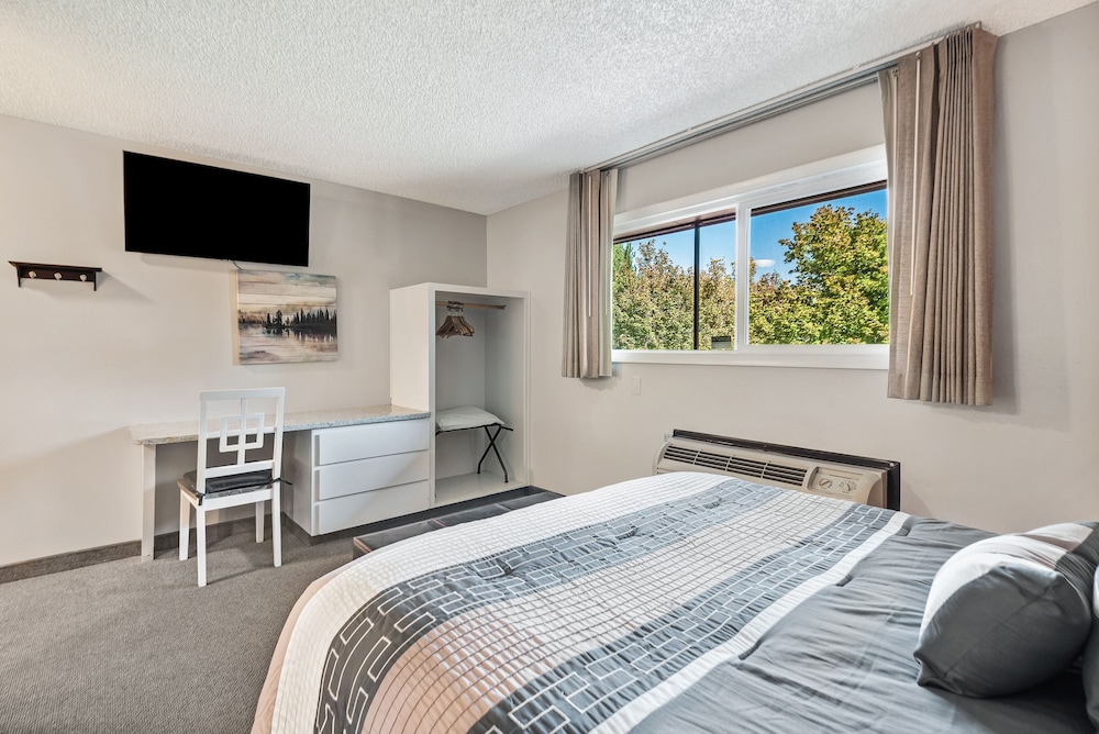 Bend Riverside Inn & Suites - photo 29