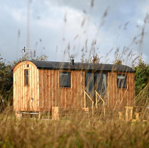 Luxury Shepherd Hut in the Peak District — Bakewell — photo 2