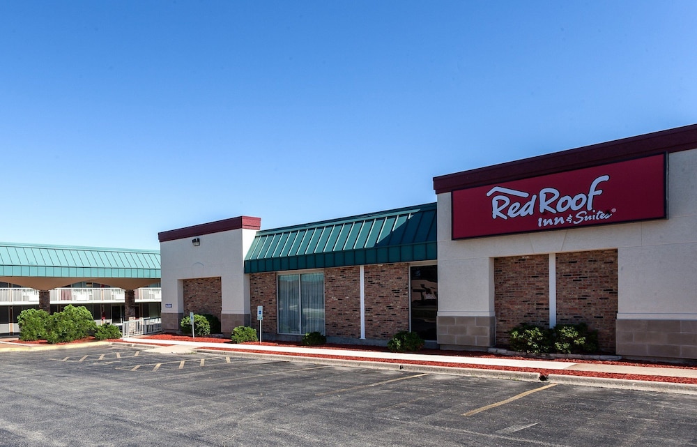 Red Roof Inn & Suites DeKalb - photo 32