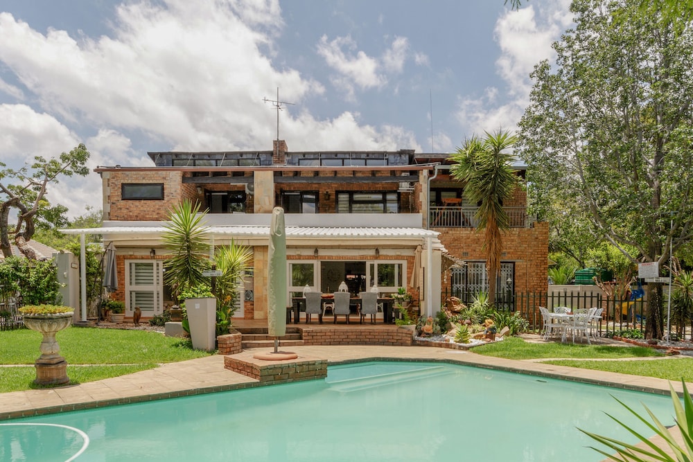 25 On Chrisoliet — 4-Star Luxury Hotel in Randburg, South Africa