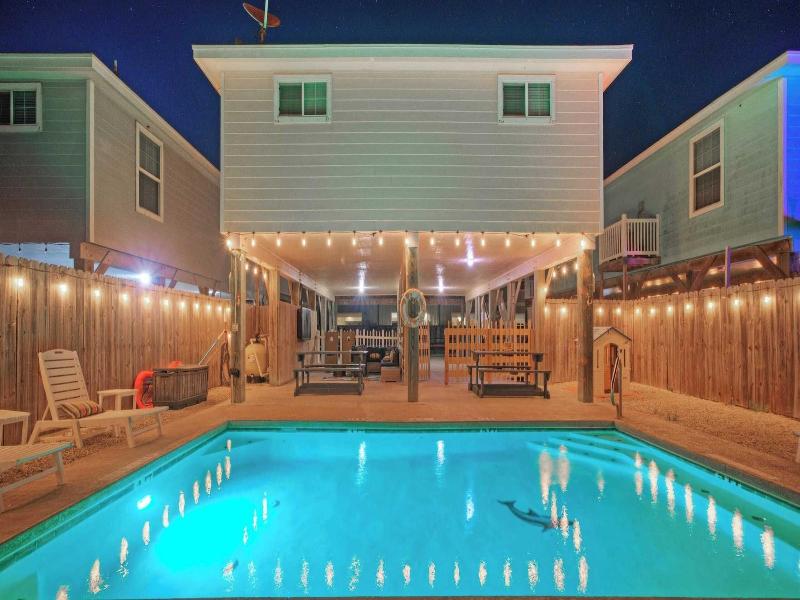Salty Peach by Avantstay Private Pool New Decor - photo 34