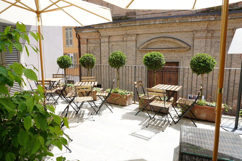 La Canonica charming self catering apartments in Nizza Monferrato — 4-Star Luxury Hotel in Nizza Monferrato, Italy
