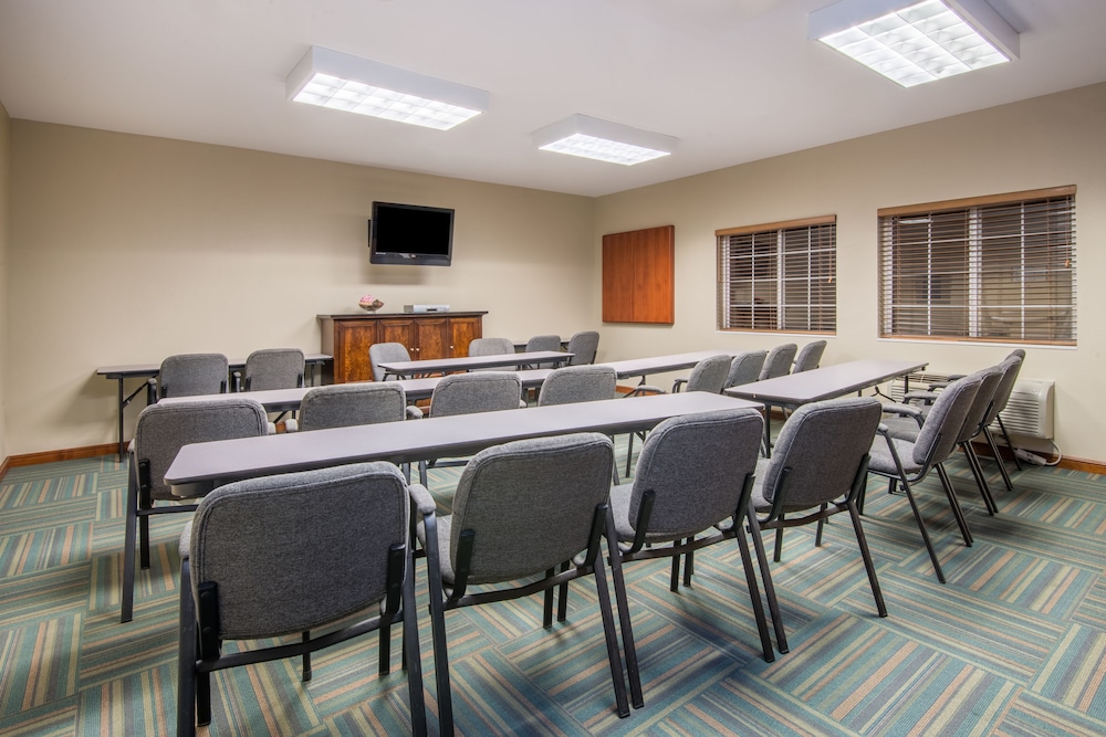 Candlewood Suites Jefferson City by IHG - photo 31
