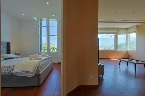 Maison de MaArtre Centre Ville — 4-Star Luxury Hotel in Hyeres, France