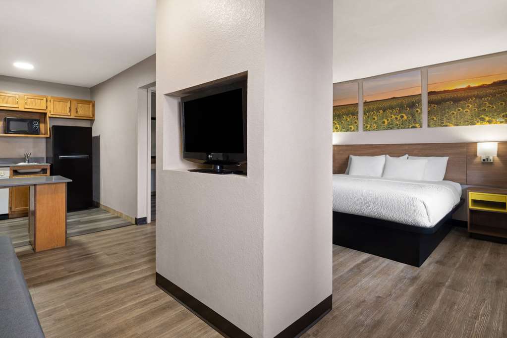 Days Inn & Suites by Wyndham Kokomo - photo 19
