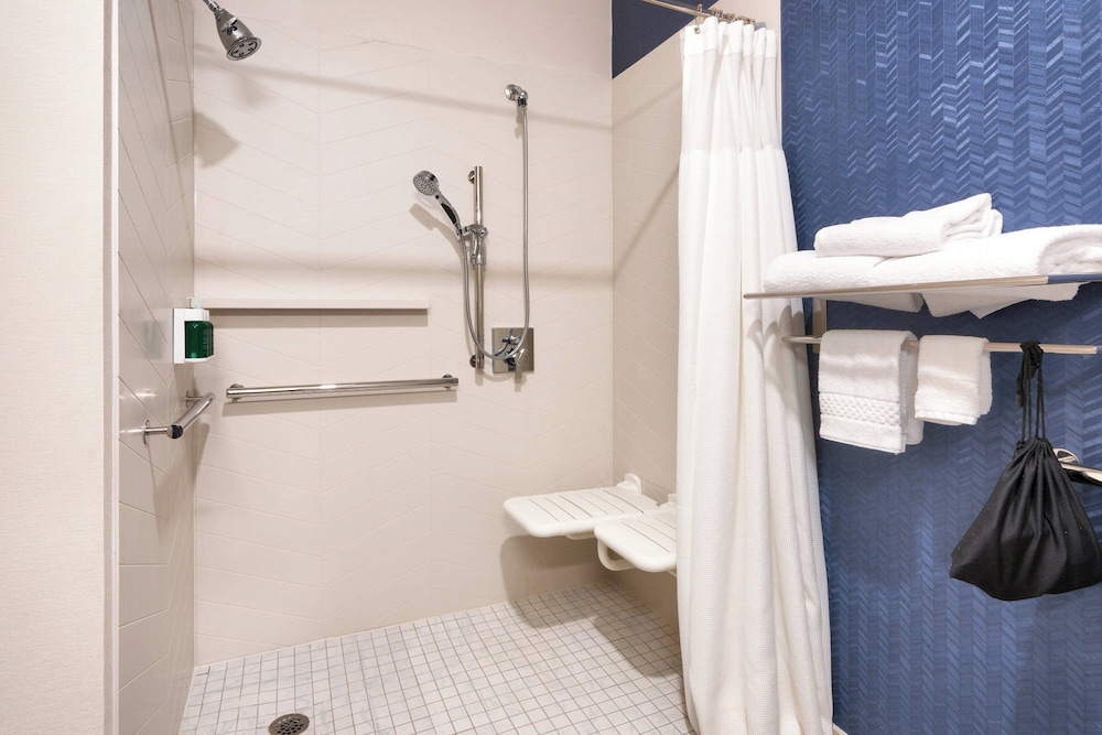 Fairfield Inn & Suites by Marriott Seattle Bellevue Redmond - photo 10