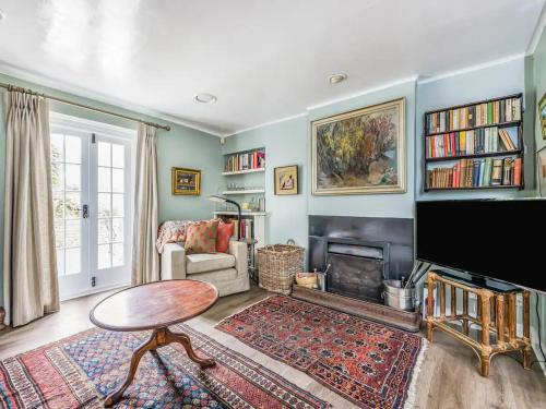 Charming Cottage With Amazing Views Pass the Keys — 4-Star Luxury Hotel in Chichester, United Kingdom