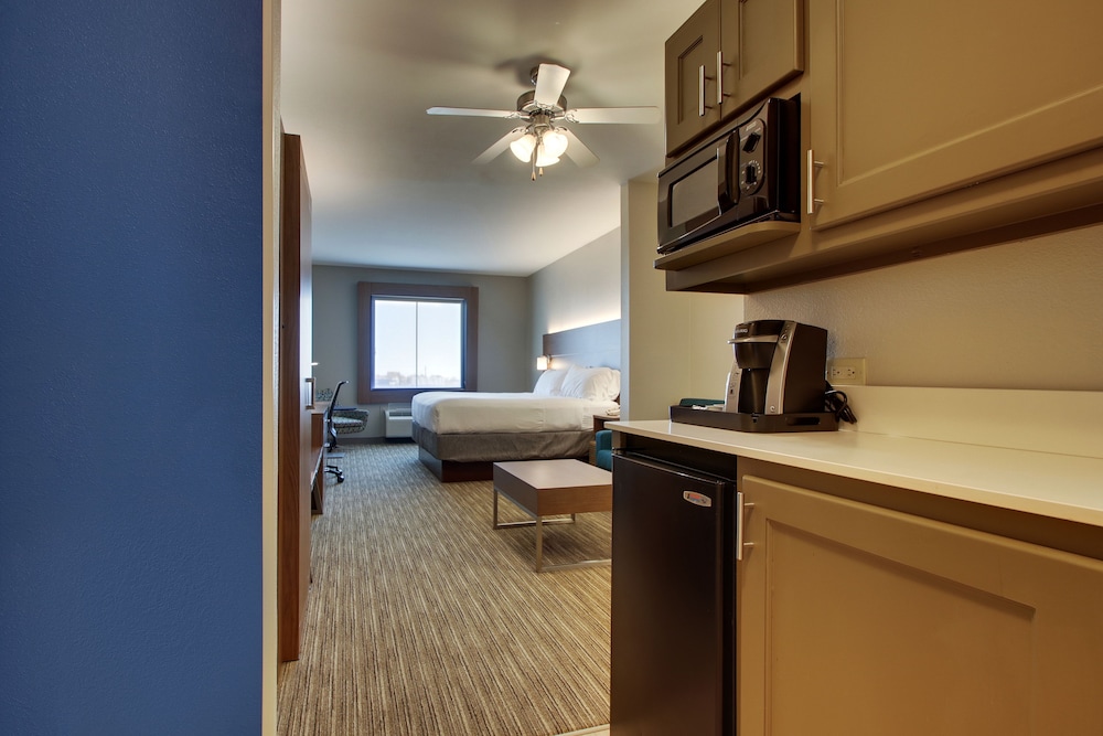 Holiday Inn Express Hotel & Suites Vernon College Area by IHG - photo 13