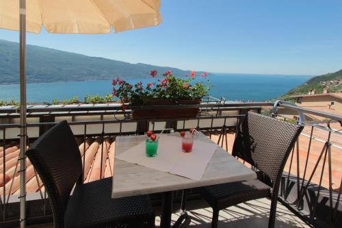 Al Terrazzo Apartments Ruculì Hospitality — 4-Star Luxury Hotel in Gardola, Italy