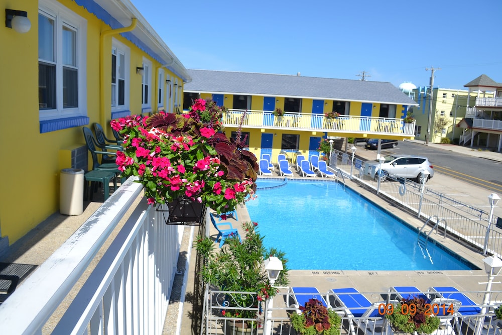 Nantucket Inn & Suites - photo 24