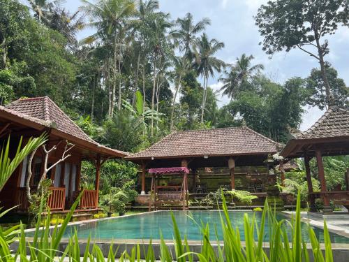 Pondok Manca - carbon neutral hotel in Tembuku