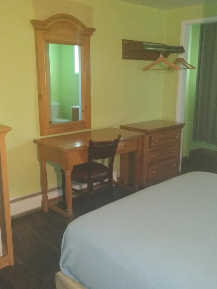 Econo Inn Anchorage - photo 16