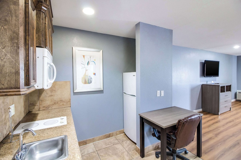 Rodeway Inn & Suites Port Arthur Groves - photo 12