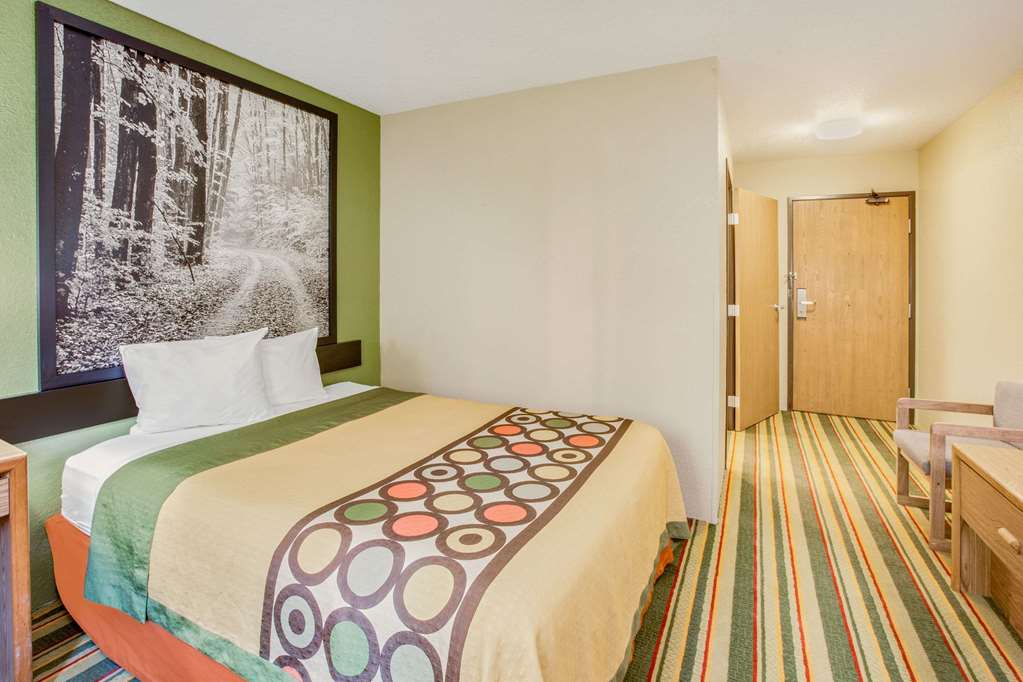 Super 8 by Wyndham Grayling - photo 5