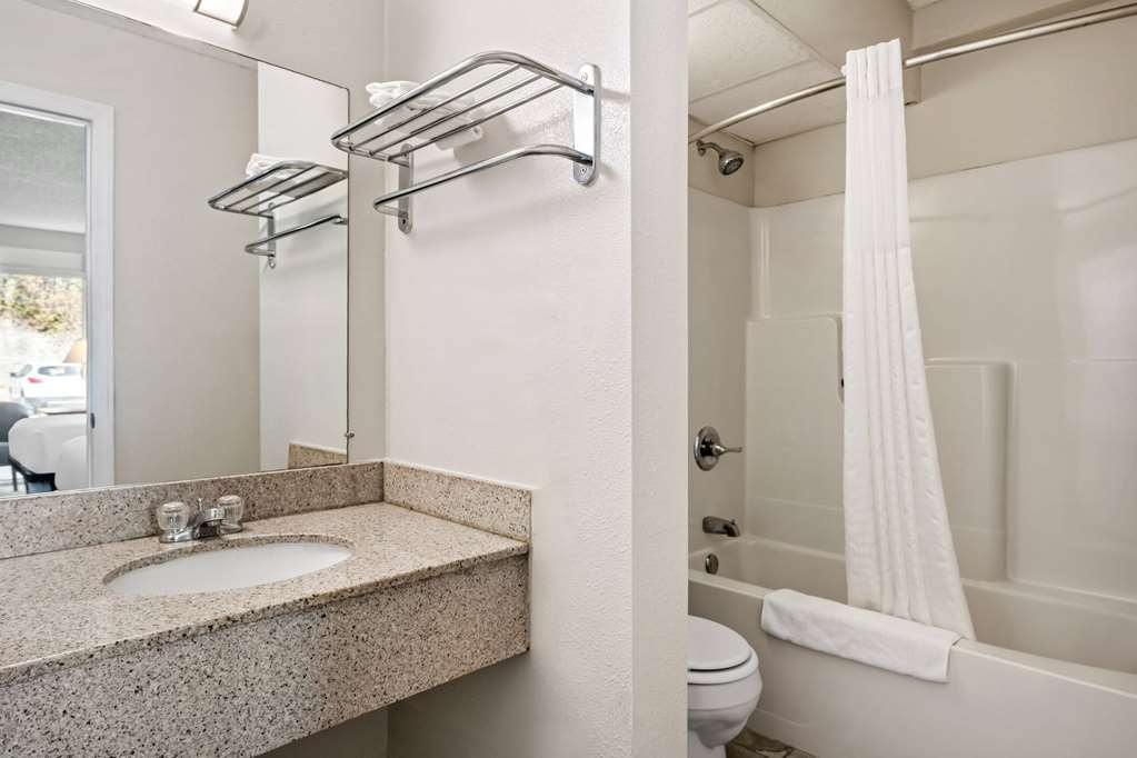 Days Inn by Wyndham Dubuque - photo 16